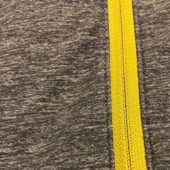 Lululemon gray half zip - Picture 6 of 8